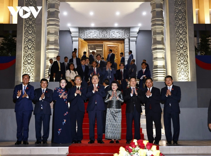 Chủ tịch Quốc hội Trần Thanh Mẫn và Chủ tịch Quốc hội Campuchia Khuon Sudary tại lễ khánh thành.