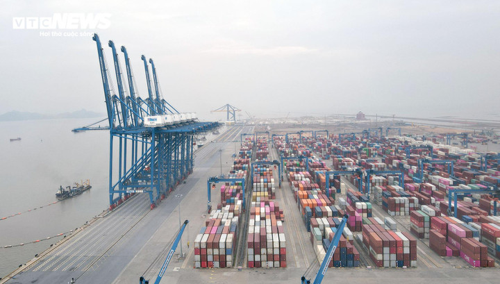 Bến cảng số 1, số 2 thuộc Khu Cảng quốc tế Lạch Huyện (Cát Hải, Hải Phòng).