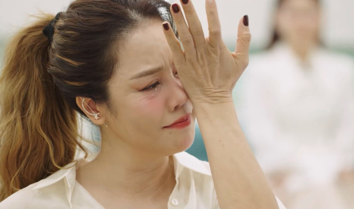 Thu Phương khóc nức nở.