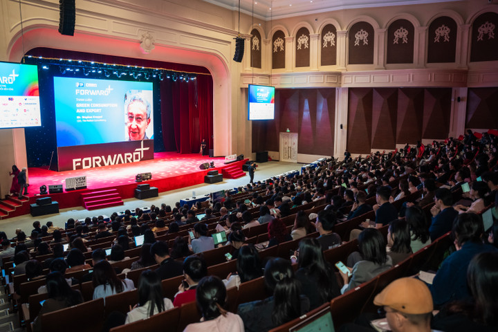 Toàn cảnh hội trường