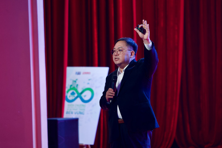 Mr. Hoàng Nam Tiến