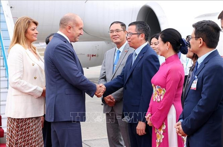 Tổng thống Bulgaria đến Hà Nội, bắt đầu thăm chính thức Việt Nam - 2