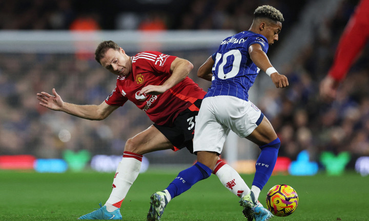 Ipswich Town áp đảo. (Ảnh: Reuters)