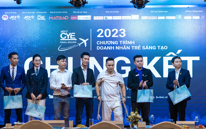 Top 5 đội thi tham dự vòng chung kết Chương trình Doanh nhân trẻ sáng tạo - CYE 2023.