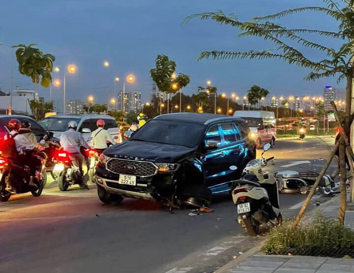 Hiện trường vụ tai nạn khiến 4 người nhập viện.