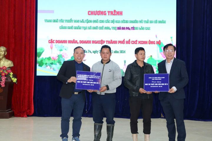 Chương trình trao quà tại các địa phương.