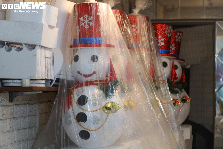 Nghề 'nặn' người tuyết ở Hà Nội kiếm bộn tiền trong mùa Giáng sinh - 12