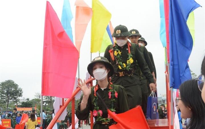 Tuổi trẻ Đà Nẵng lên đường nhập ngũ.