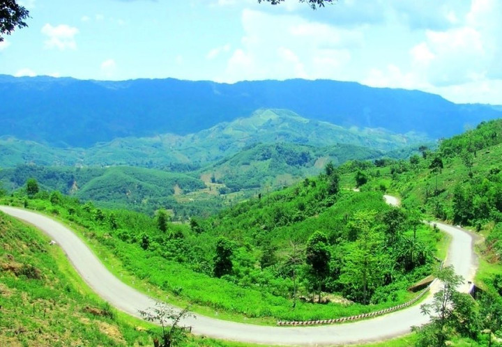 Đèo Vi Ô Lắc quanh co.