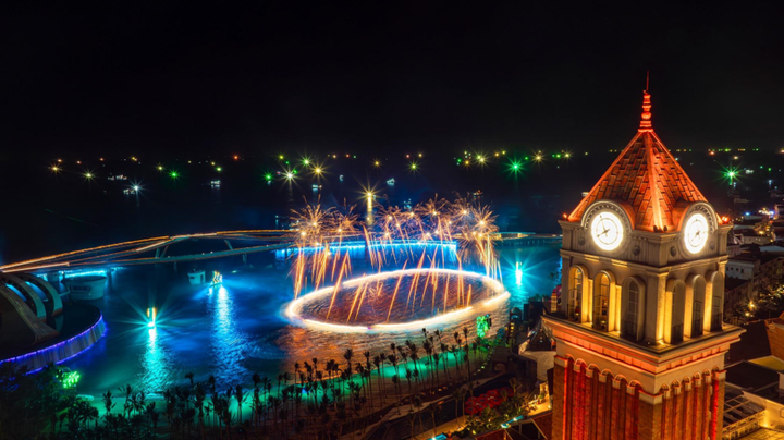 Tận hưởng ‘bữa tiệc ánh sáng’ tại Symphony of the sea Phú Quốc - 1