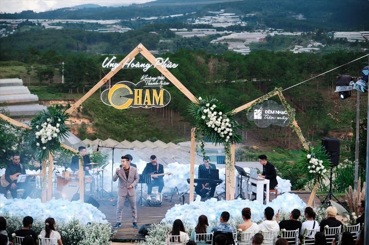 Những sân khấu âm nhạc hoà với thiên nhiên đang ngày một hút khách tại Đà Lạt.