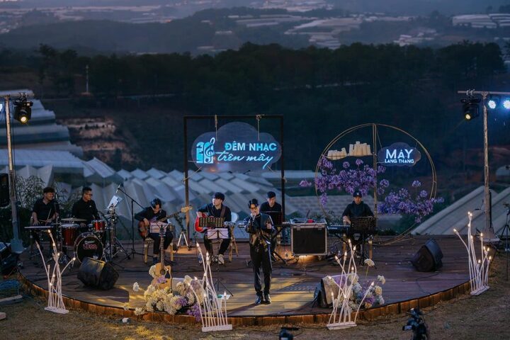 Những biểu diễn acoustic ấm cúng tại các quán cà phê.