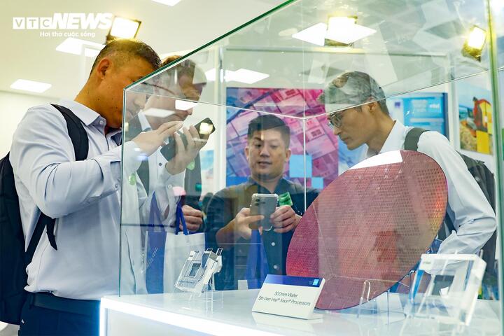 Việt Nam cần có một nhà máy chế tạo chip, quy mô nhỏ nhưng có công nghệ cao.