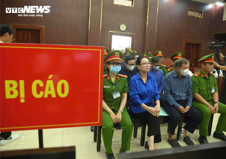 Các bị cáo tại phiên toà.