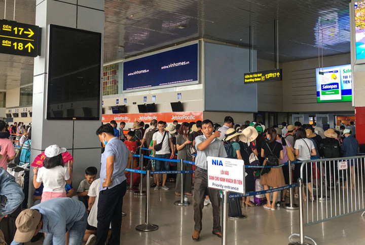 Sân bay Nội Bài.