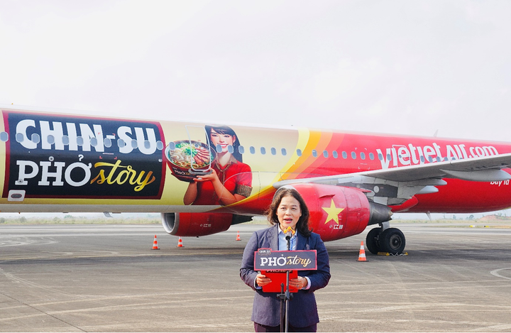 Đại diện nhãn hàng CHIN-SU Phở Story phát biểu khai mạc.