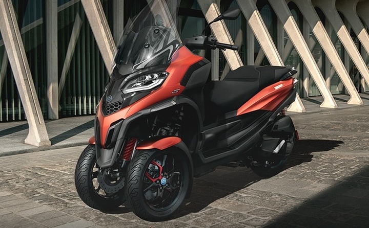 Piaggio MP3 400 Sport. (Ảnh: Piaggio)