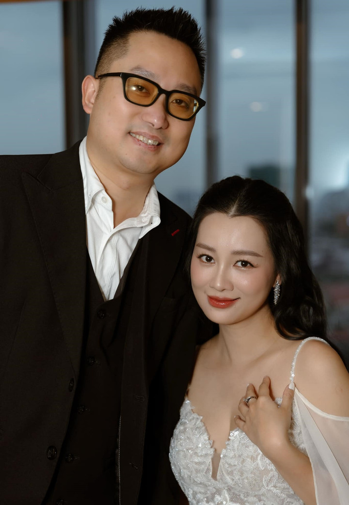 Nữ MC hạnh phúc khi kết hôn ở tuổi 38.