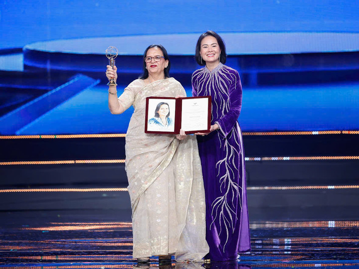 Giải thưởng được trao cho Chủ công trình vaccine dạng uống ngừa bệnh tả đẩy lùi dịch bệnh tại Bangladesh.