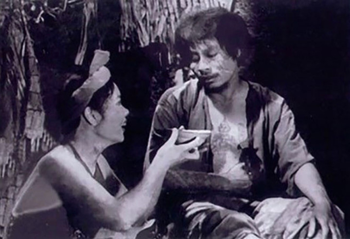 Cảnh Thị Nở nấu cháo hành cho Chí Phèo. Ảnh: Chụp màn hình.