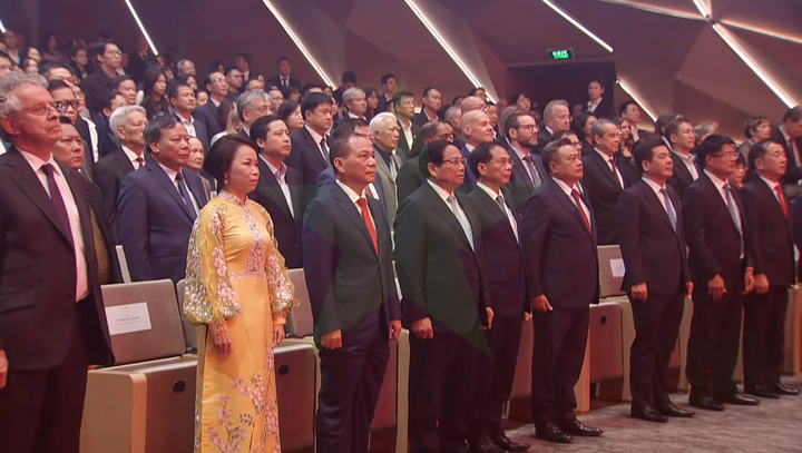 Dự Lễ trao giải Vinfuture 2024 có Thủ tướng Phạm Minh Chính; Phó Thủ tướng, Bộ trưởng Ngoại giao Bùi Thanh Sơn; Chủ tịch Tập đoàn Vingroup Phạm Nhật Vượng.