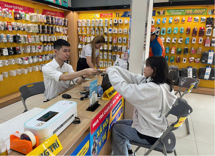 Với quy trình nhanh chóng, đơn giản, chỉ cần căn cước công dân, khách hàng Thế Giới Di Động có thể dễ dàng tiếp cận các dịch vụ thanh toán mà không mất nhiều thời gian chờ đợi như trước.