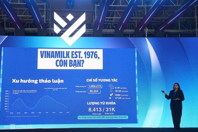 Bà Lê Thị Trâm Anh - Trưởng bộ phận Truyền thông, Công ty Cổ phần sữa Việt Nam (Vinamilk) - trình bày tham luận tại hội thảo. (Ảnh: Khương Nguyễn)