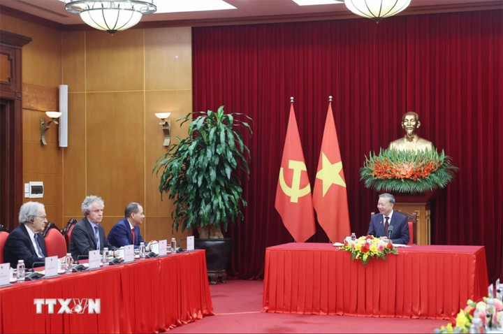 Tổng Bí thư Tô Lâm tiếp Nhóm các chuyên gia, nhà khao học tham dự Lễ trao giải VinFuture. (Ảnh: Thống Nhất/TTXVN)