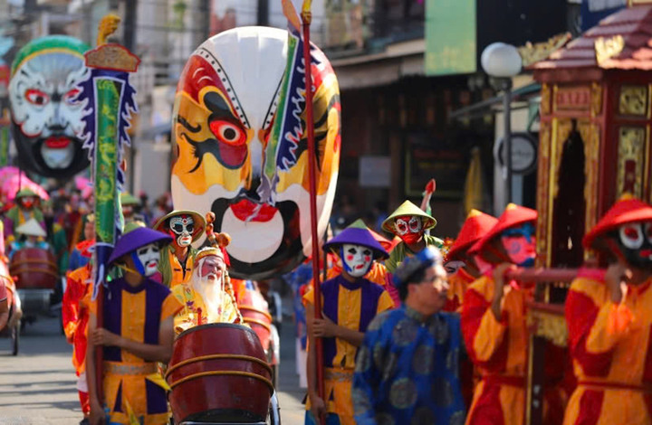 Nghệ thuật tuồng Huế xuống phố.