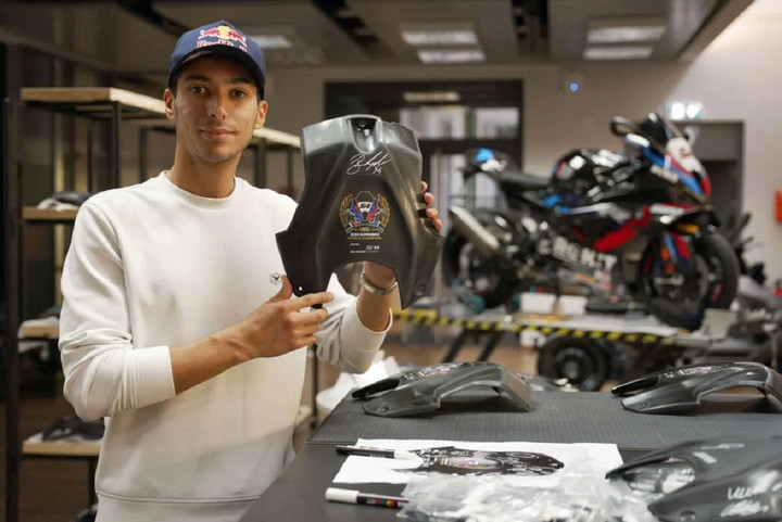 BMW M RR WSBK Champion Edition 2024: Siêu mô tô sưu tầm giá hơn 1,4 tỷ đồng - 2