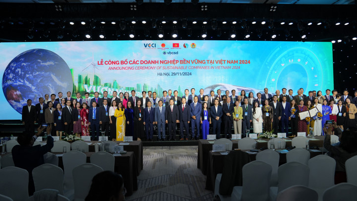 Lễ công bố các doanh nghiệp bền vững tại Việt Nam 2024. (Ảnh: Home Credit)