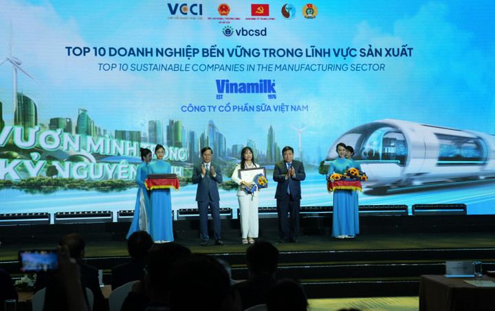 Vinamilk nằm trong Top 10 Doanh nghiệp bền vững trong lĩnh vực sản xuất tại CSI 2024 năm thứ 9 liên tiếp.