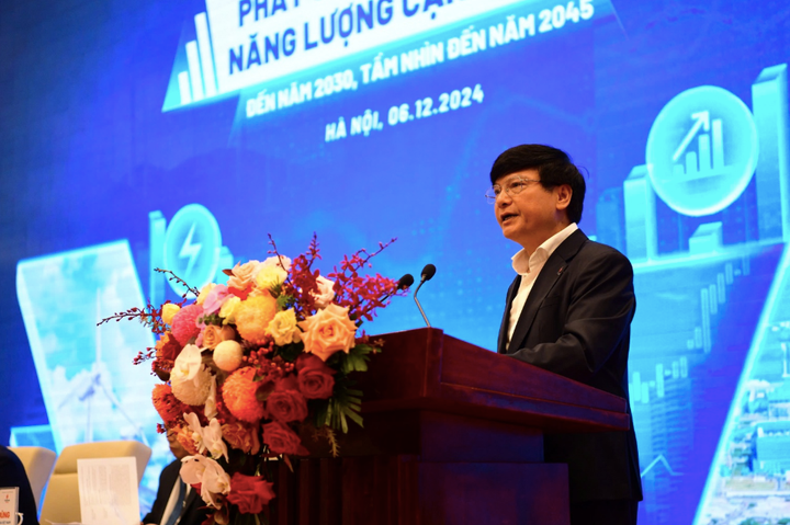 Ông Lê Anh Chiến, Phó trưởng ban phụ trách Ban Tuyên giáo Đảng ủy Tập đoàn Dầu khí Quốc gia Việt Nam, phát biểu tại diễn đàn. (Ảnh: PT)