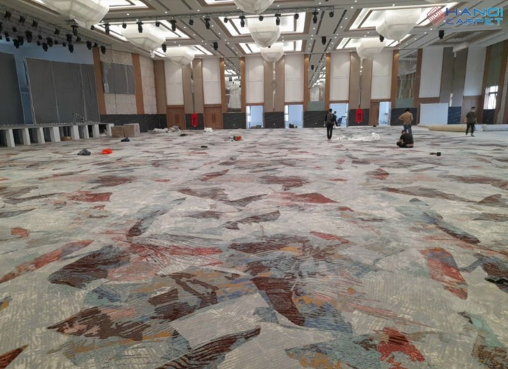 Đội ngũ nhân sự chuyên nghiệp và tận tâm.