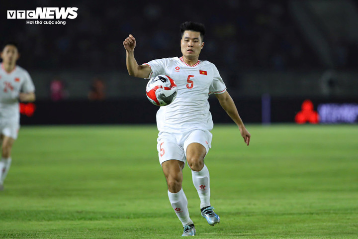 Trương Tiến Anh thi đấu ở vị trí hậu vệ phải.