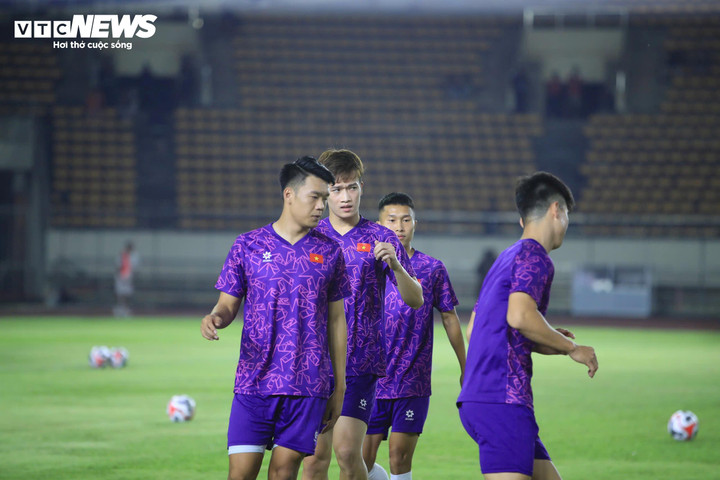 Trực tiếp bóng đá Việt Nam 4-1 Lào: Đình Triệu sai sót - 9