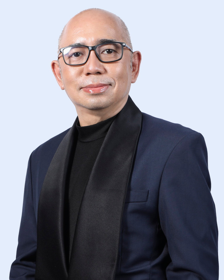 "Ông trùm Hoa hậu" Rodgil Flores là người huấn luyện các thí sinh năm nay.