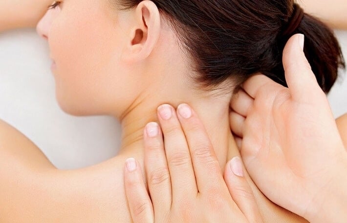 Massage nhìn chung an toàn nhưng một số trường hợp massage không đúng cách có thể dẫn đến nhiều hệ luỵ nghiêm trọng. (Ảnh minh hoạ)