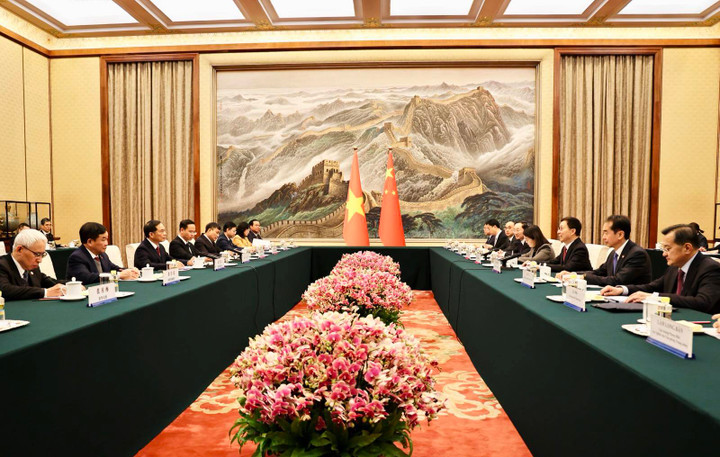 Phó Thủ tướng Bùi Thanh Sơn hội kiến Phó Chủ tịch Trung Quốc Hàn Chính.