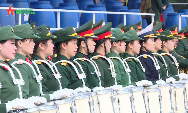 Các thành viên của khối nữ Quân nhạc trong độ tuổi 20-34; cao 1m6-1m7; hình thể, khuôn mặt cân đối; có phẩm chất chính trị trong sạch và cần có năng khiếu về âm nhạc. (Ảnh: Quân đội Nhân dân)