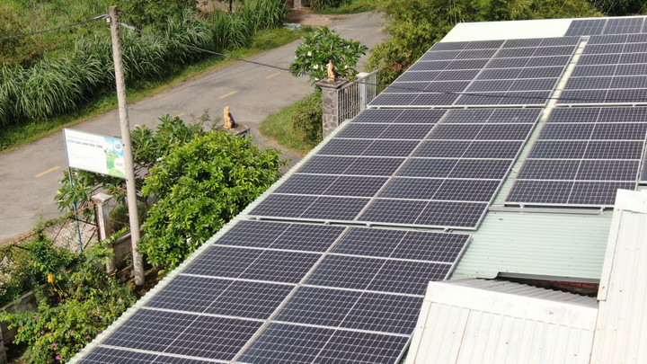 Các điểm làm lạnh sữa tươi đẩy nhanh việc sử dụng năng lượng mặt trời, giảm phát thải CO2.