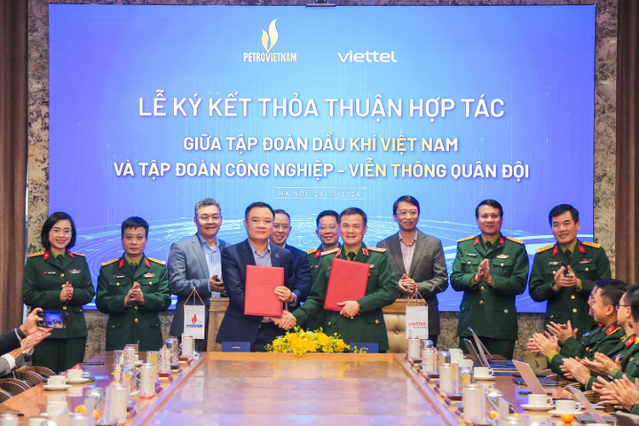 Lãnh đạo Petrovietnam và Viettel ký kết thỏa thuận hợp tác.