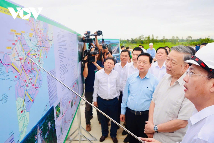 Tổng Bí thư khảo sát Dự án cao tốc Cao Lãnh - An Hữu.