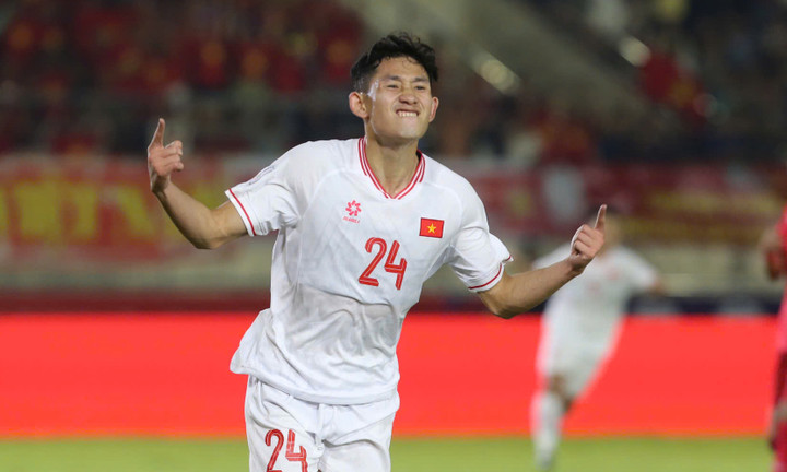 Hai Long lần đầu tiên ghi bàn cho đội tuyển Việt Nam.