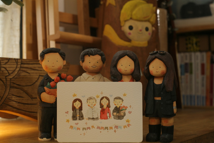 Chủ đề trong các tác phẩm của Hiến thường là cuộc sống hàng ngày, tình yêu đôi lứa và gia đình.