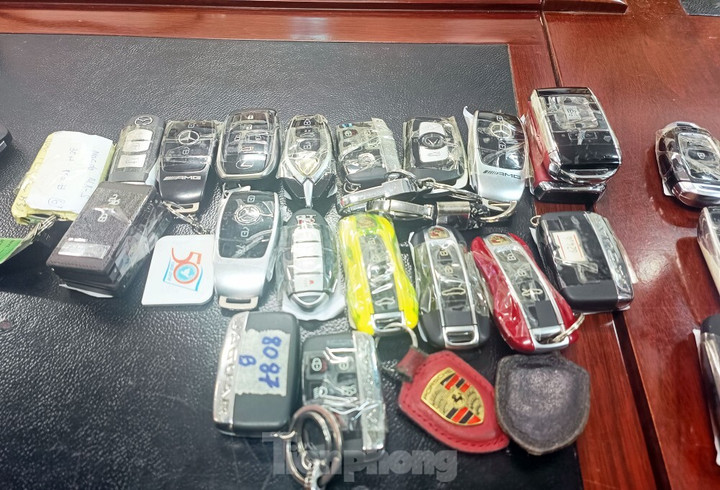 Chìa khóa xe sang được lực lượng chức năng bảo quản trong thời gian tạm giữ.