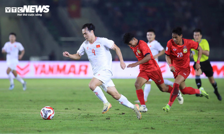 Văn Toàn ghi bàn sau khi vào sân. (Ảnh: Minh Dân)