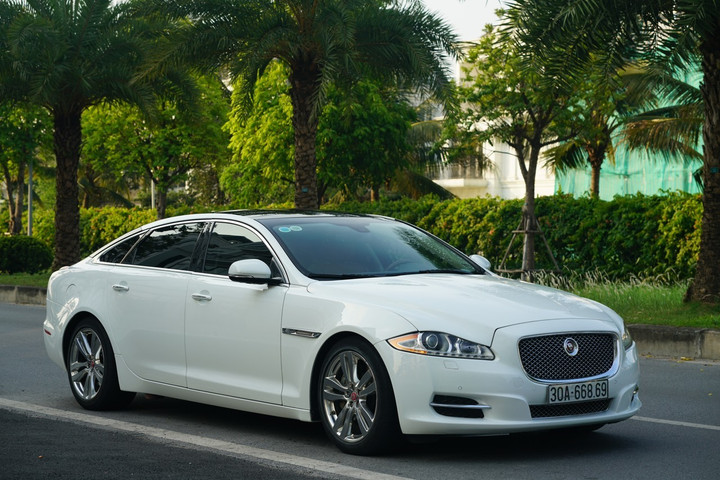 Jaguar XJL 3.0 2015 là mẫu sedan hạng sang mang đậm phong cách lịch lãm. (Ảnh: XE CHÂU ÂU)