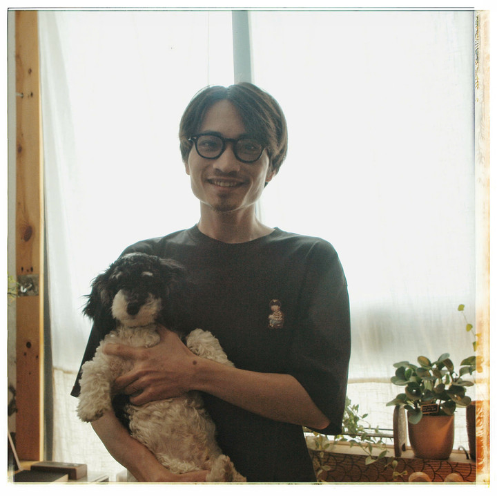 Cao Văn Hiến thích tạo ra những búp bê khắc gỗ nhỏ xinh, kích thước chỉ từ 5-15cm.