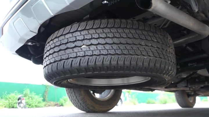 Lốp dự phòng cần được kiểm tra áp suất định kỳ. (Ảnh: Phutungoto Mast)